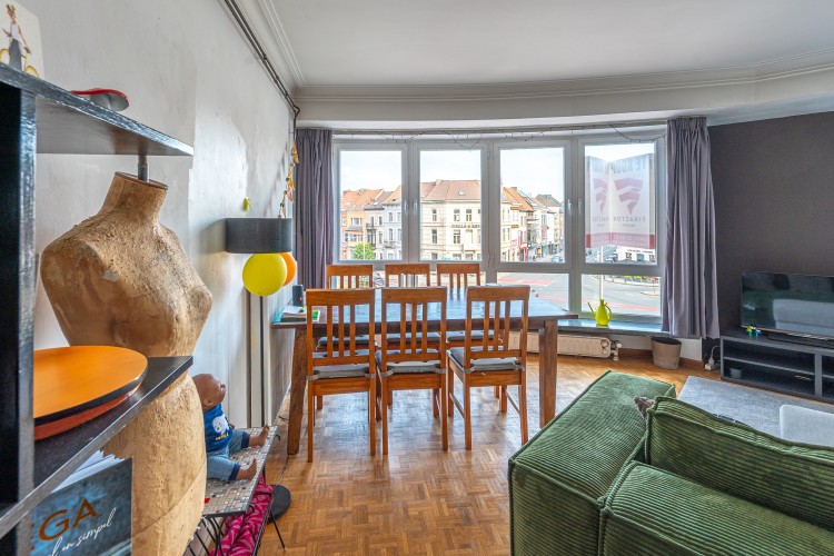 Centraal gelegen en lichtrijk hoekappartement